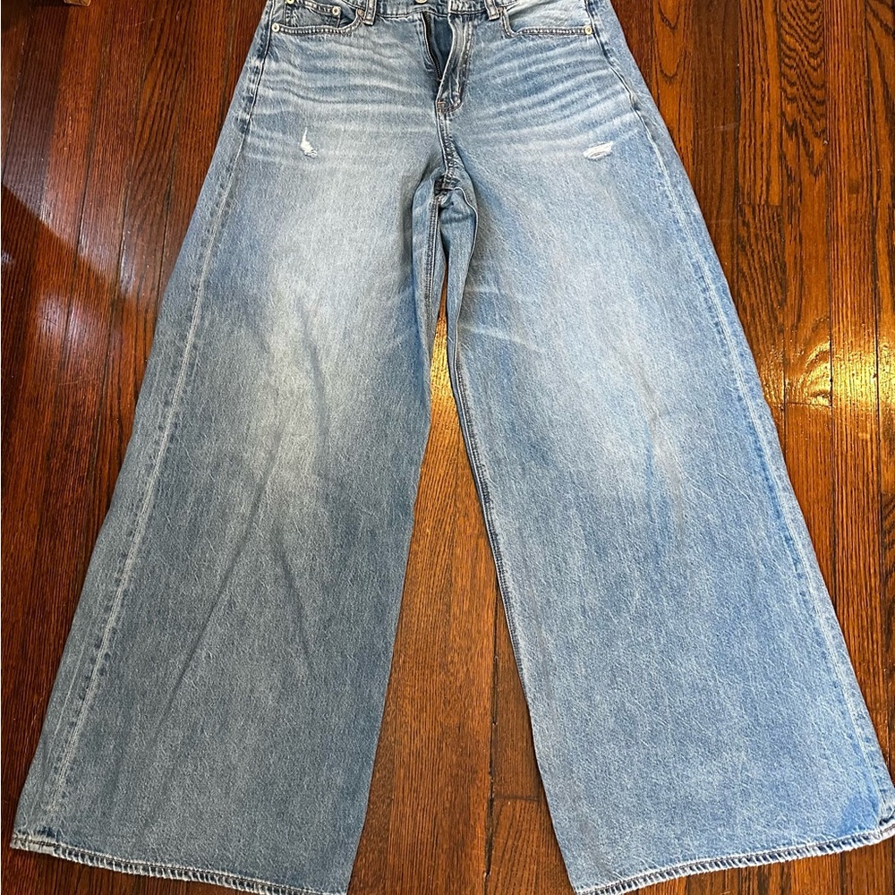American Eagle Wide-Leg Light Blue Jeans
